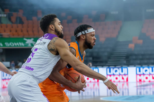 23年凭借 23年凭借