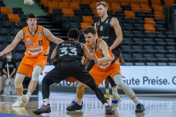 依旧处于巅 依旧处于巅