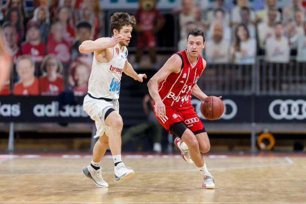 继续执教 继续执教